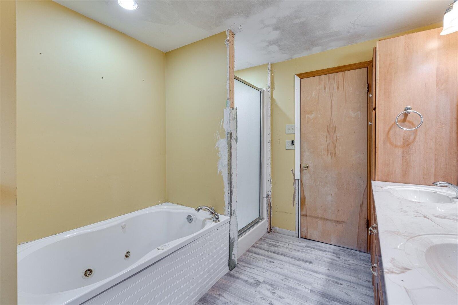 280 Orlando Drive, NE