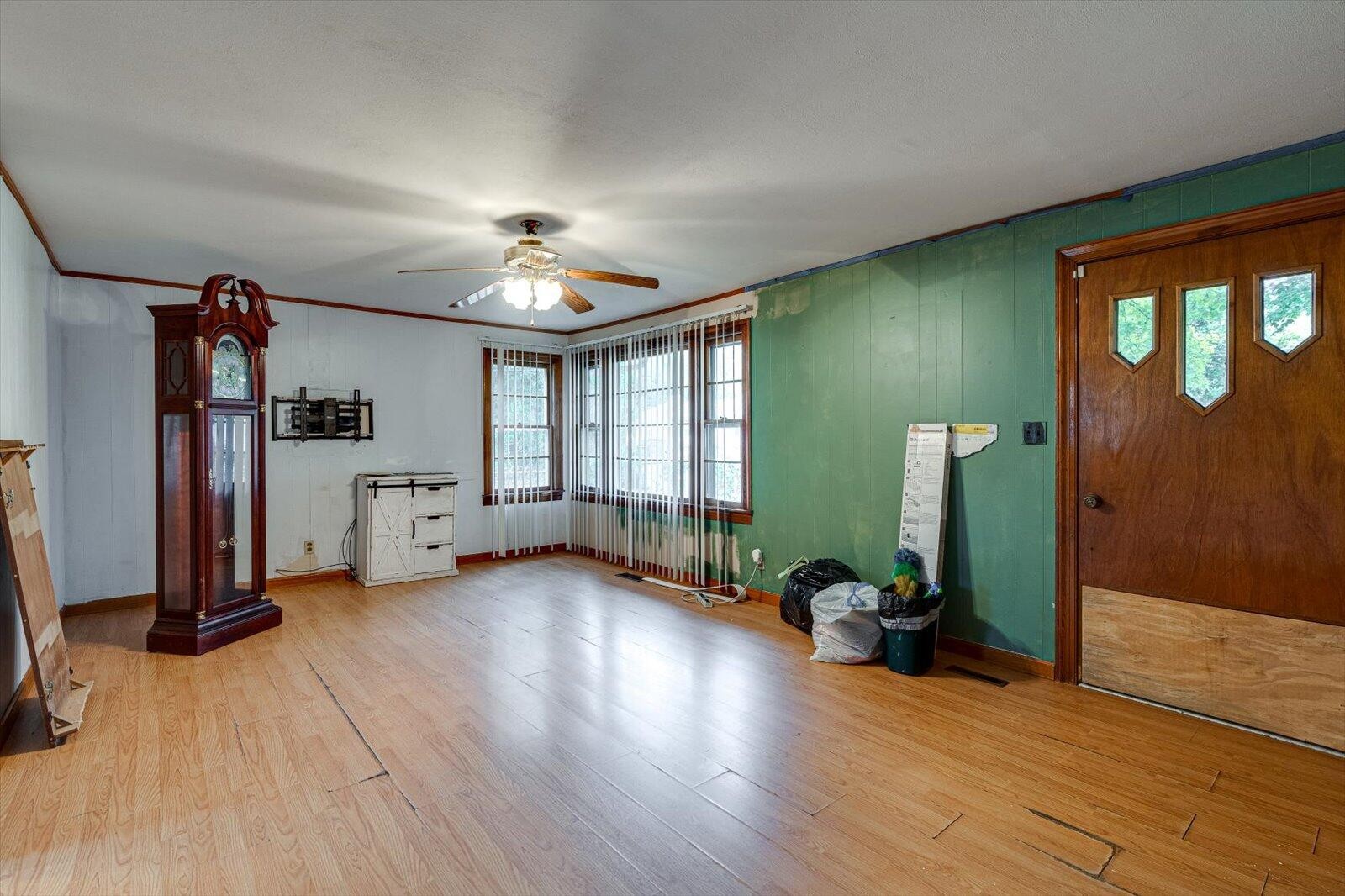 280 Orlando Drive, NE