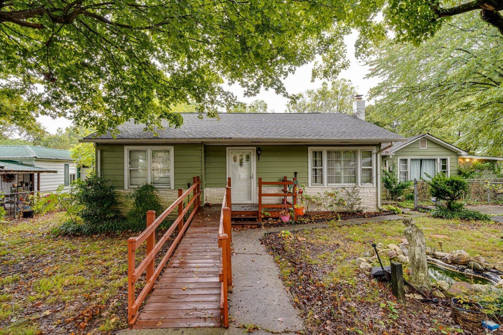 280 Orlando Drive, NE