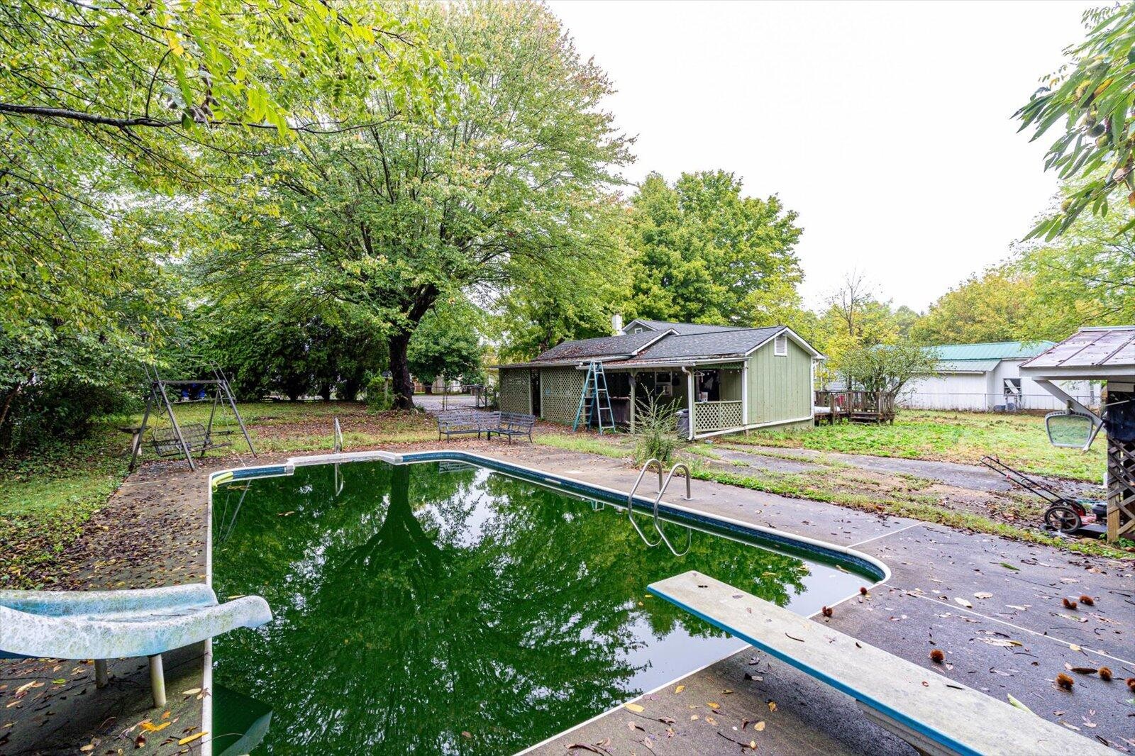 280 Orlando Drive, NE