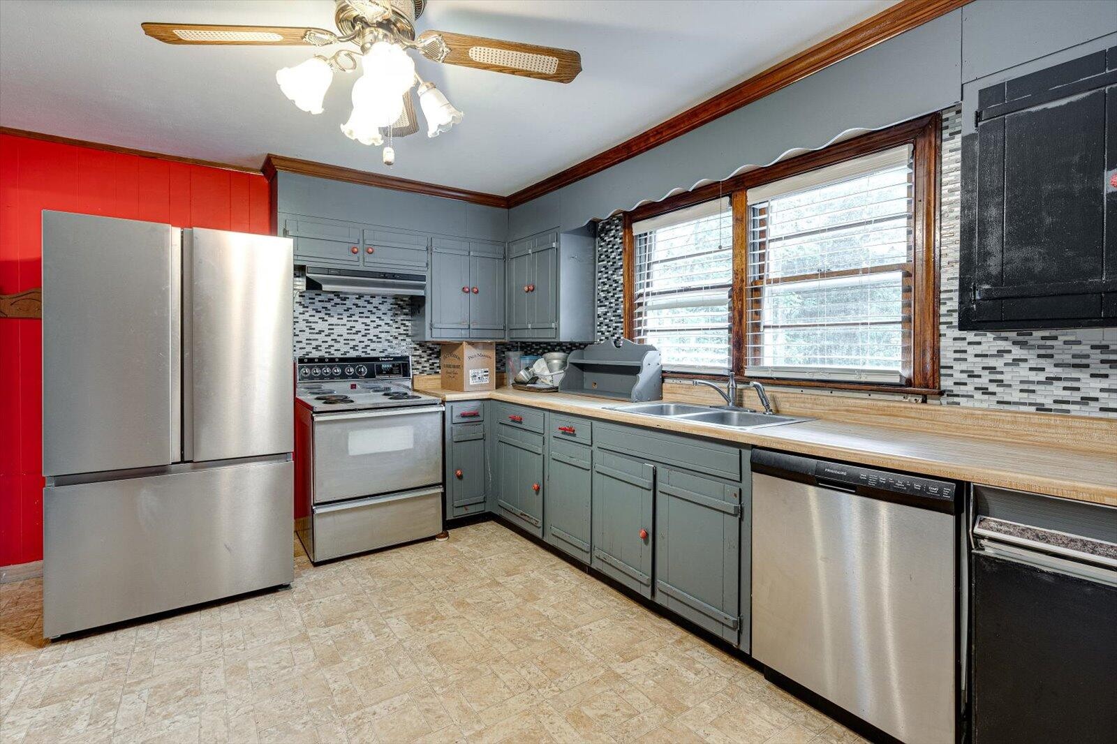 280 Orlando Drive, NE