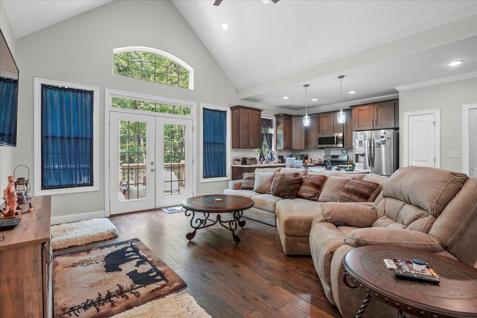 712 Raven Cliff Road