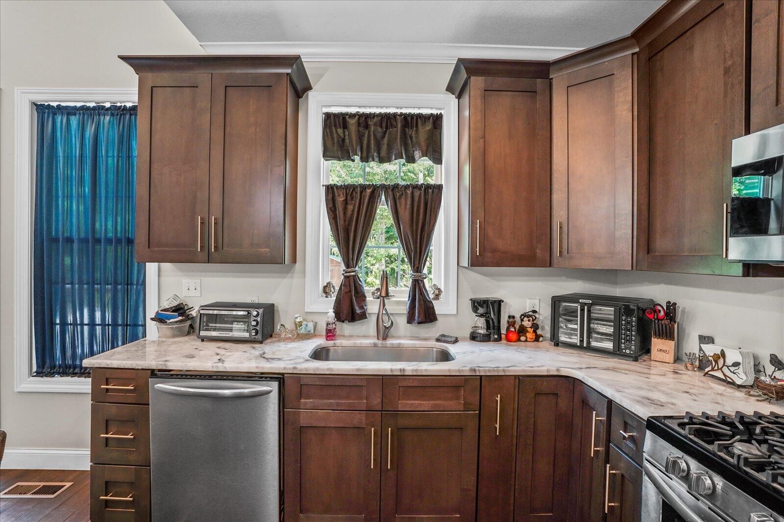 712 Raven Cliff Road