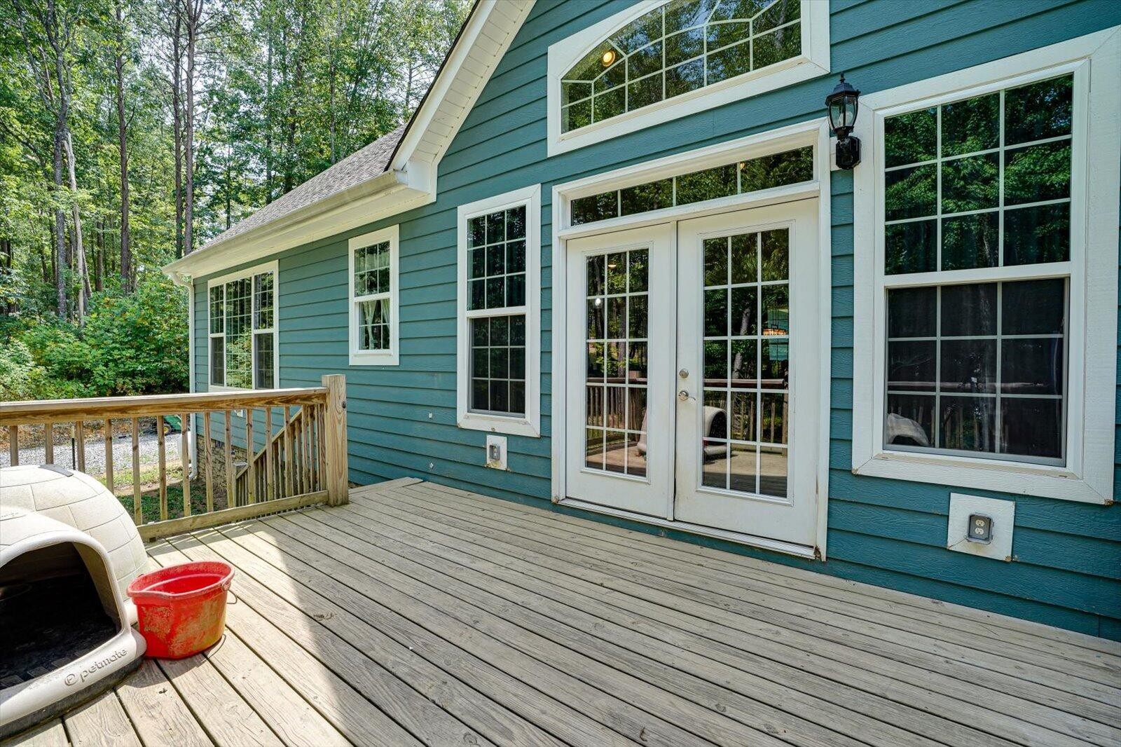 712 Raven Cliff Road