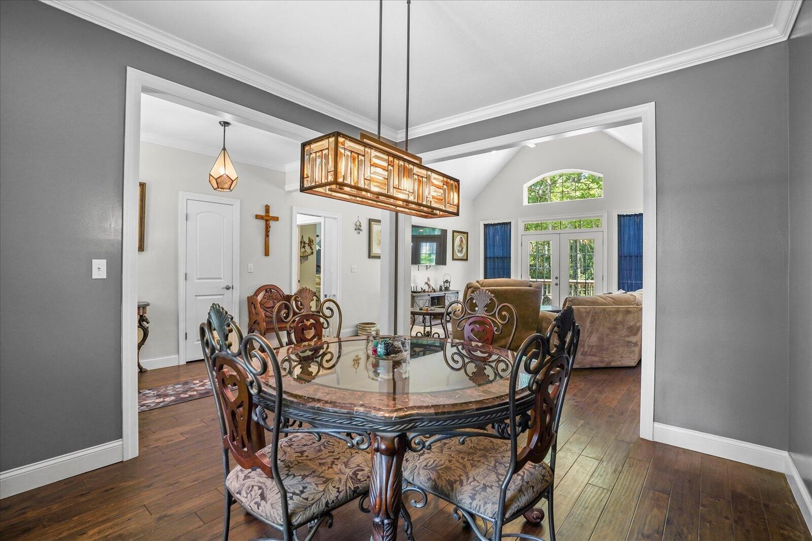 712 Raven Cliff Road