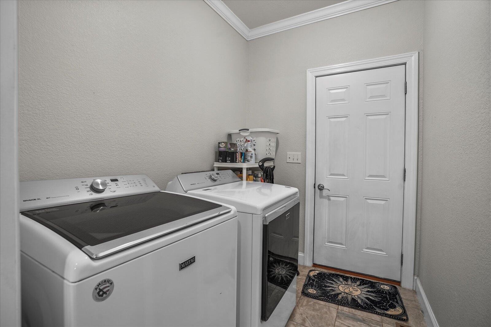 712 Raven Cliff Road