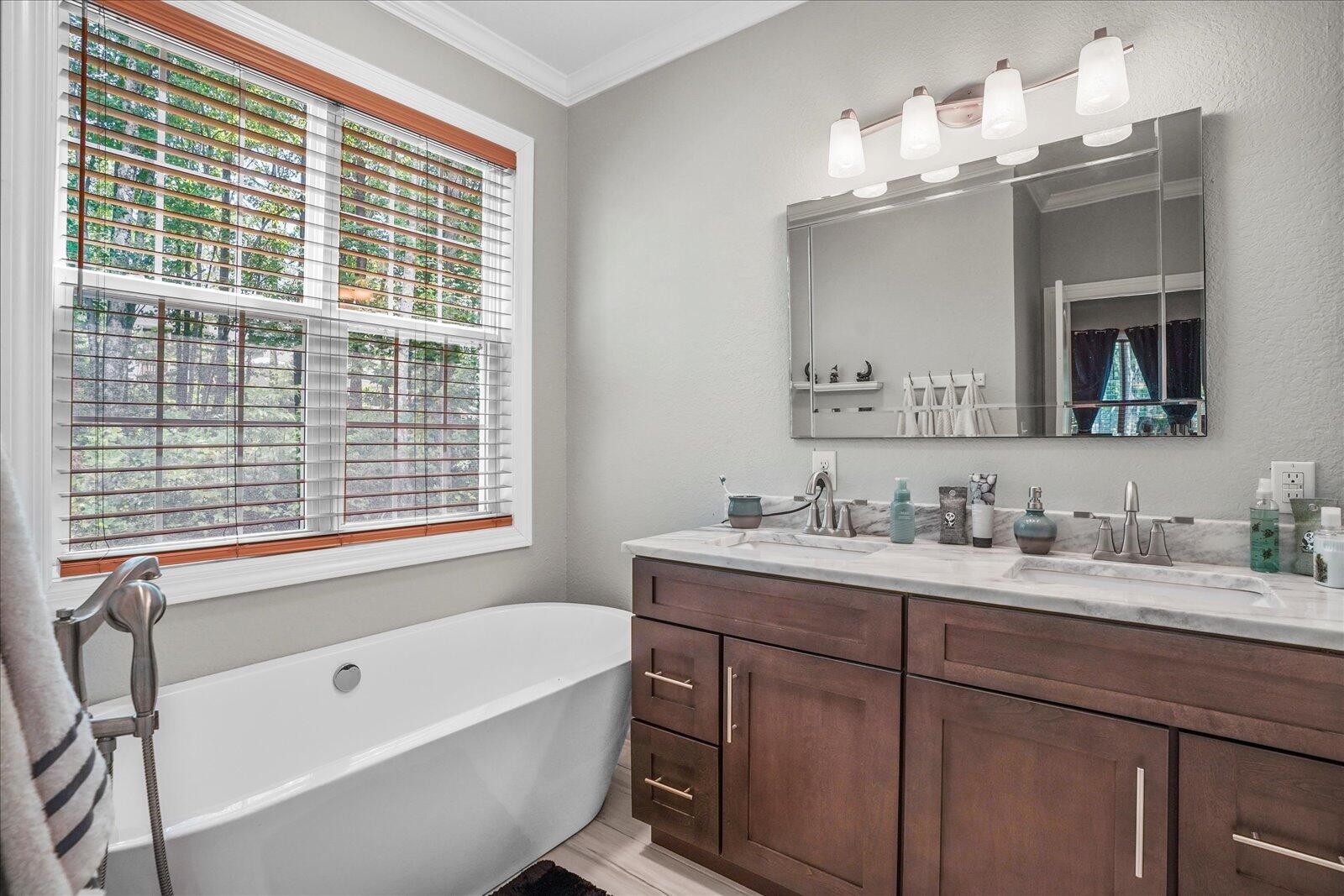 712 Raven Cliff Road