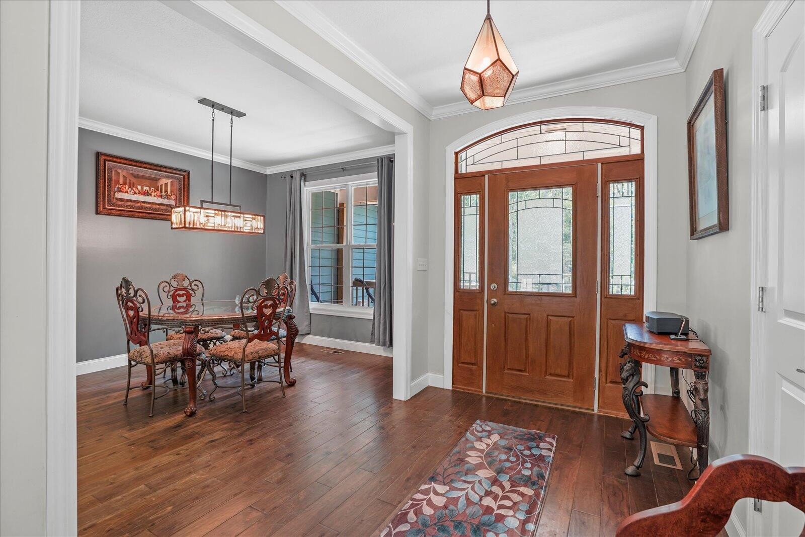 712 Raven Cliff Road