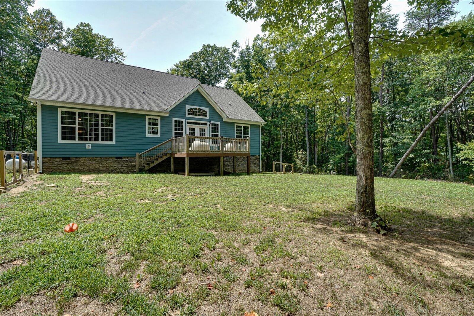 712 Raven Cliff Road