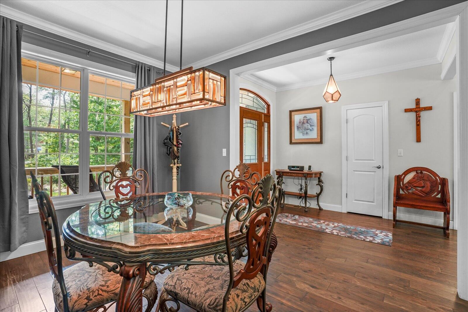 712 Raven Cliff Road