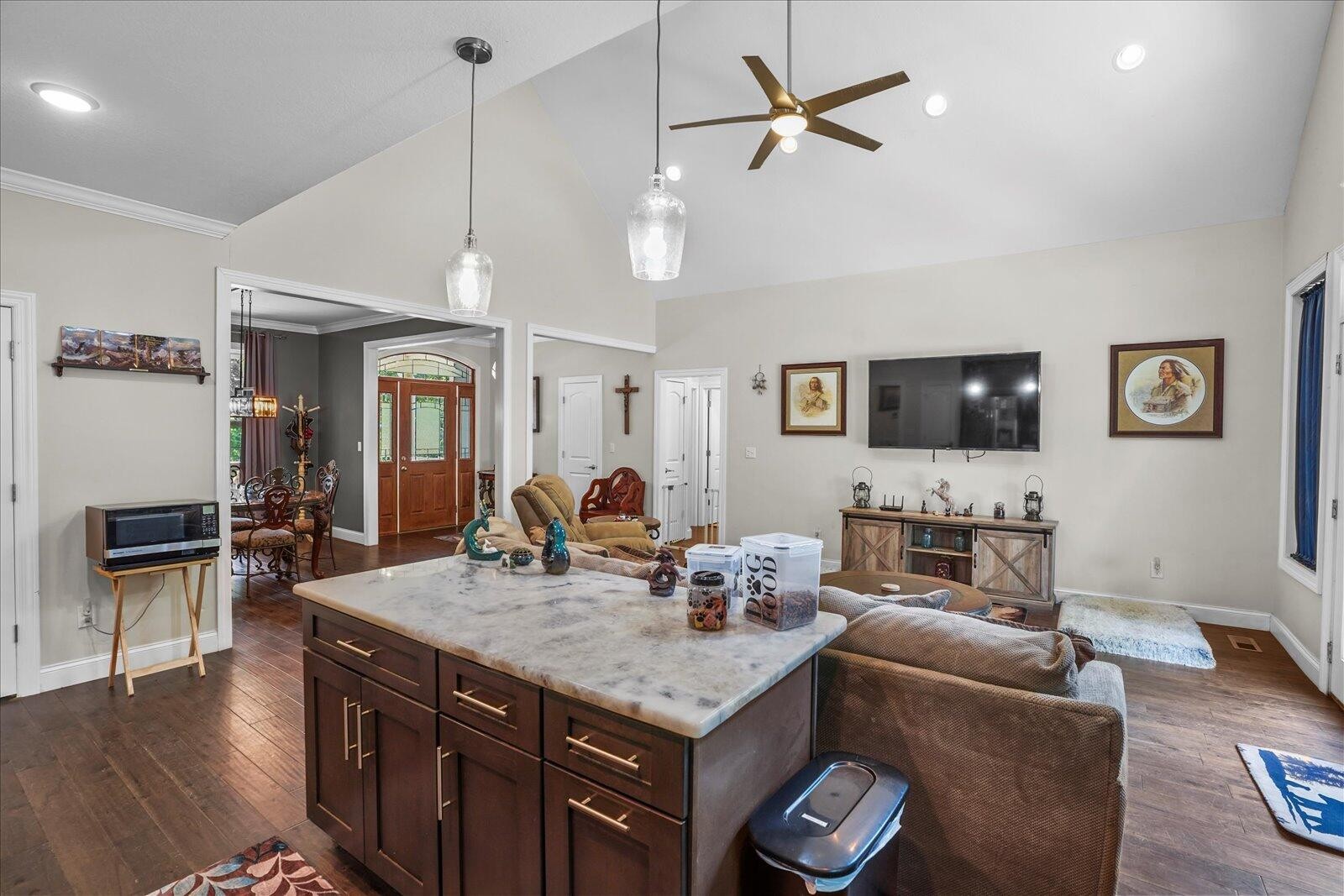 712 Raven Cliff Road