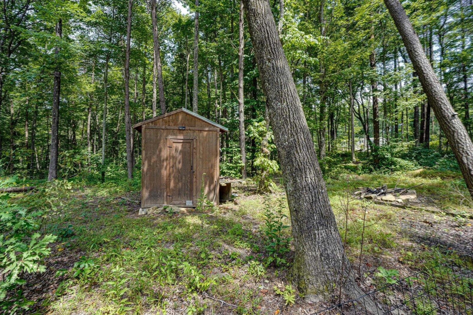 712 Raven Cliff Road