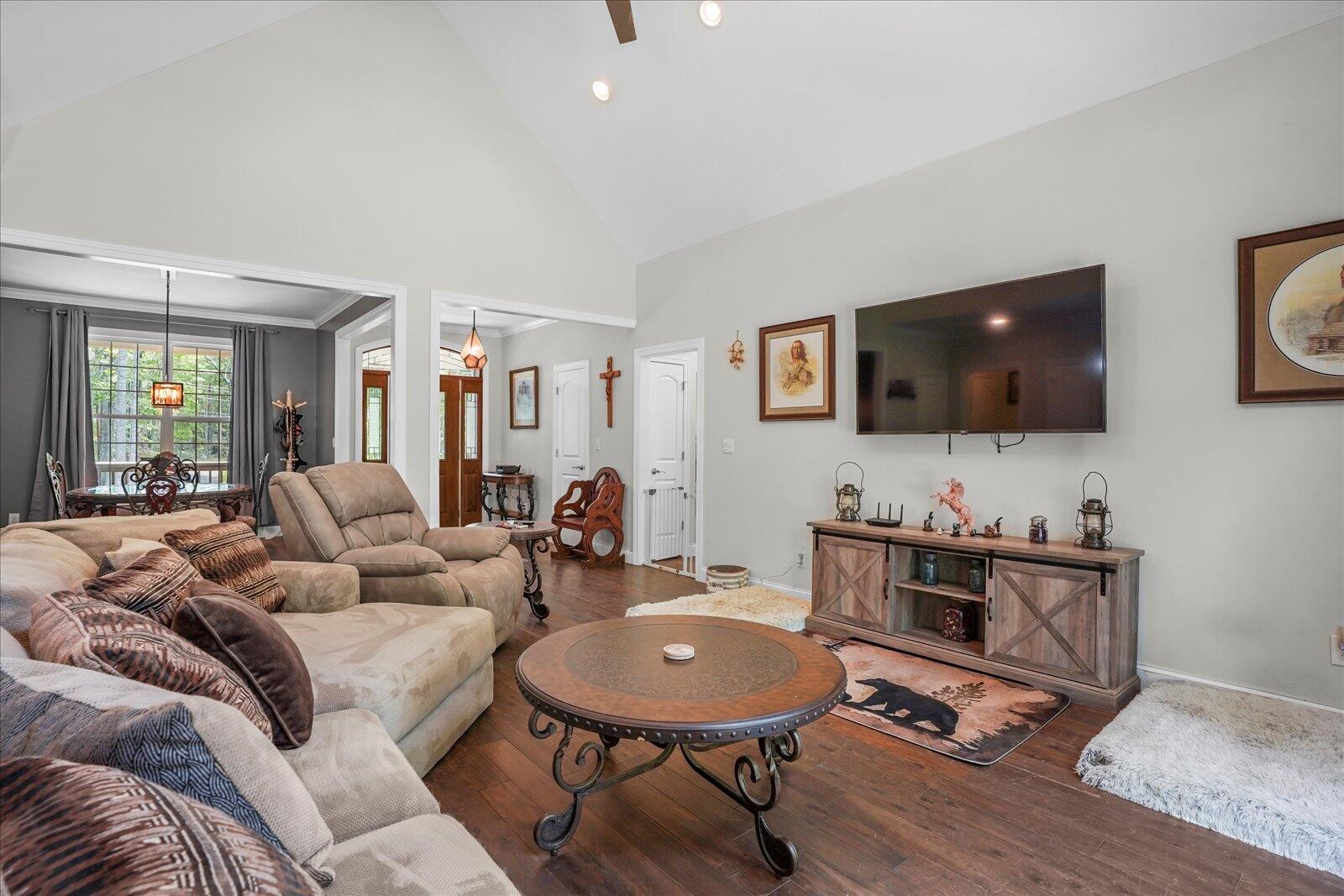 712 Raven Cliff Road