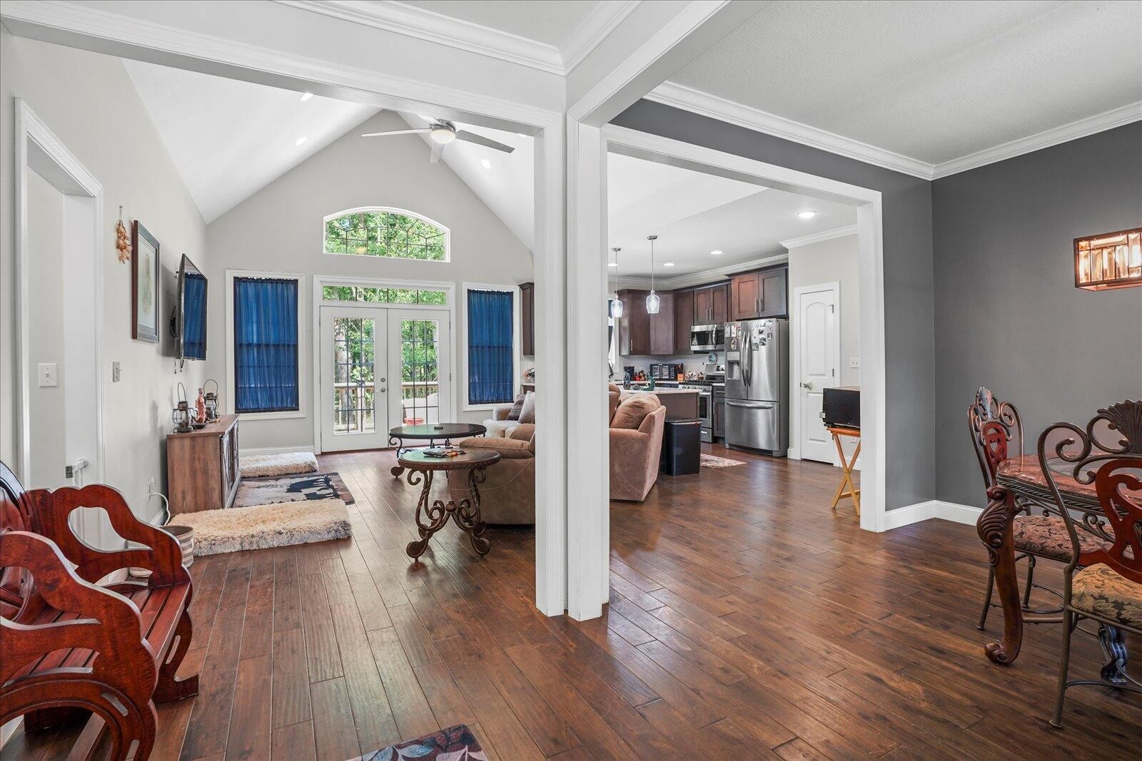 712 Raven Cliff Road