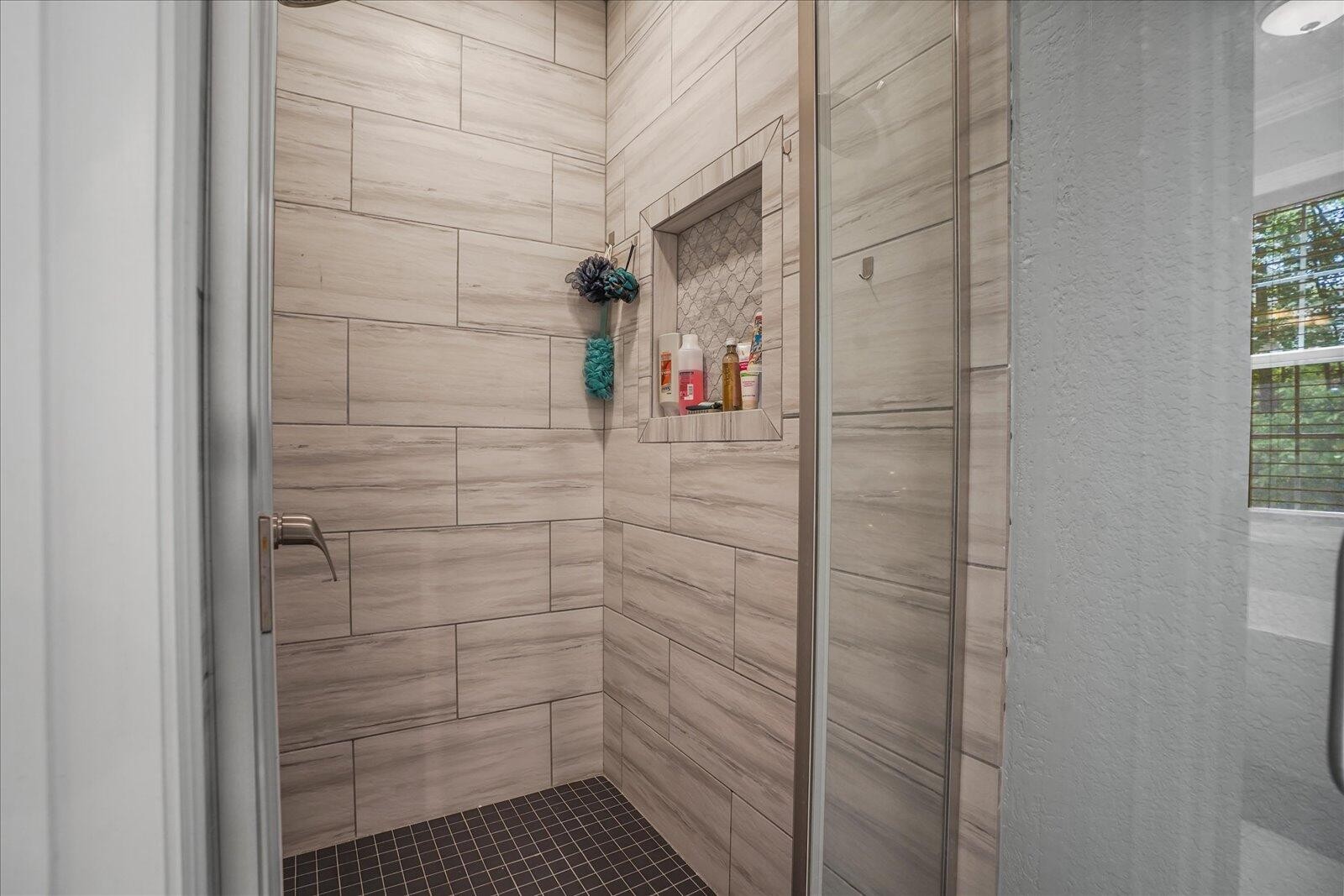 712 Raven Cliff Road