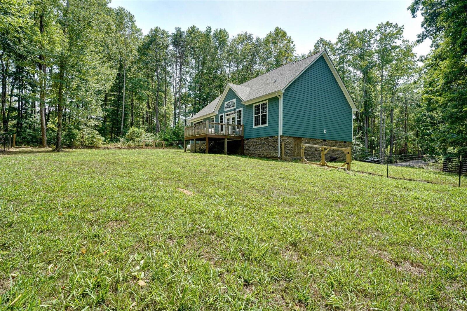 712 Raven Cliff Road