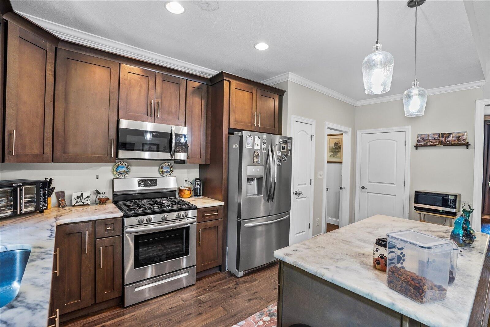 712 Raven Cliff Road