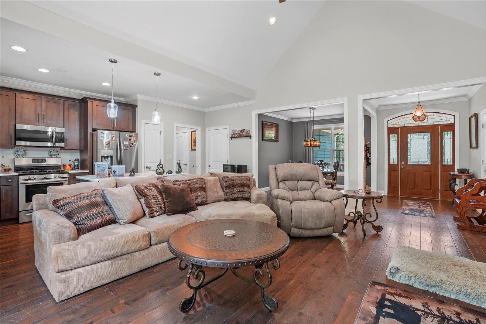 712 Raven Cliff Road