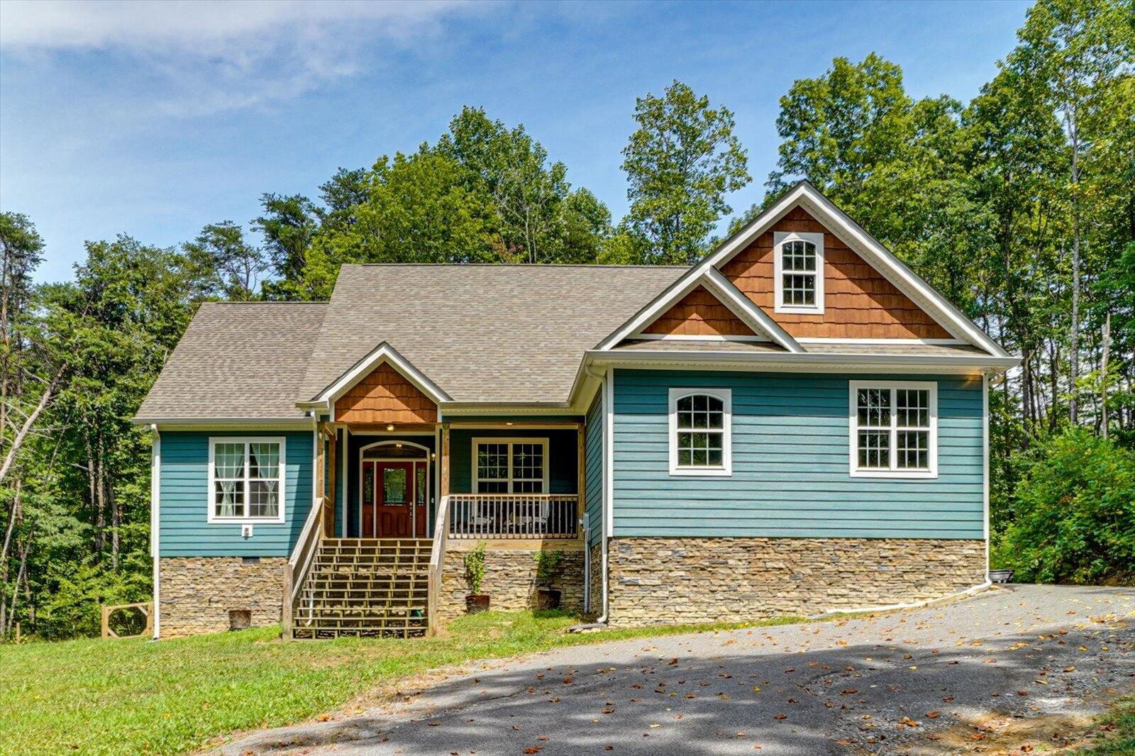 712 Raven Cliff Road