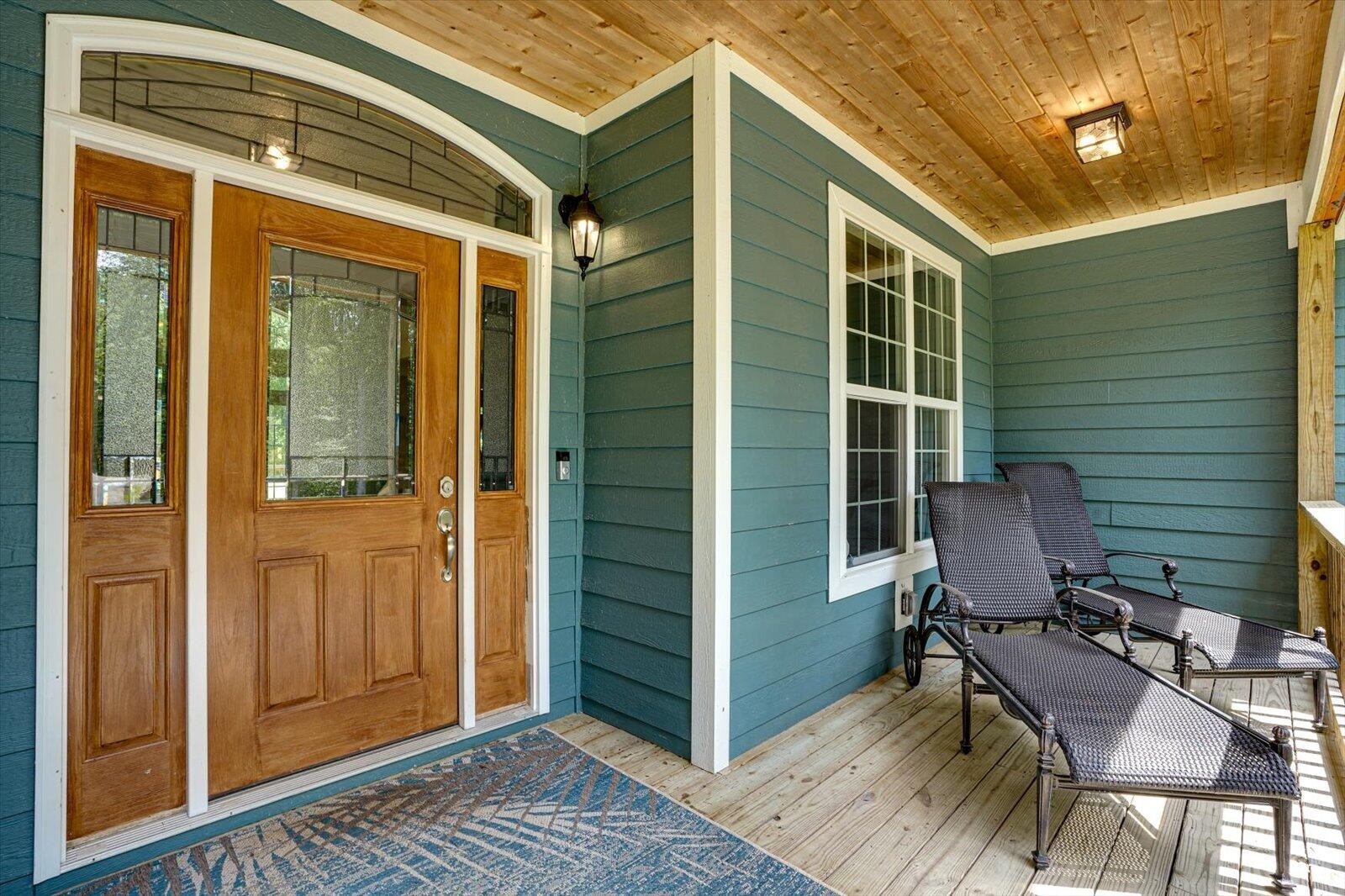 712 Raven Cliff Road