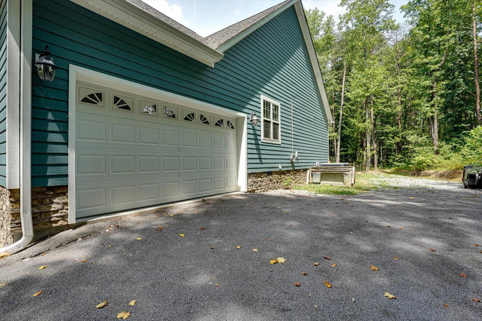 712 Raven Cliff Road