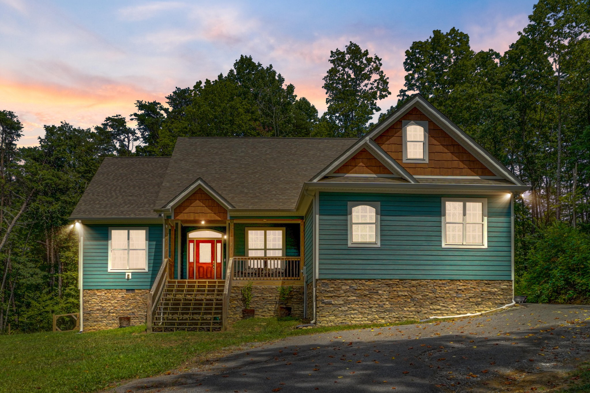 712 Raven Cliff Road