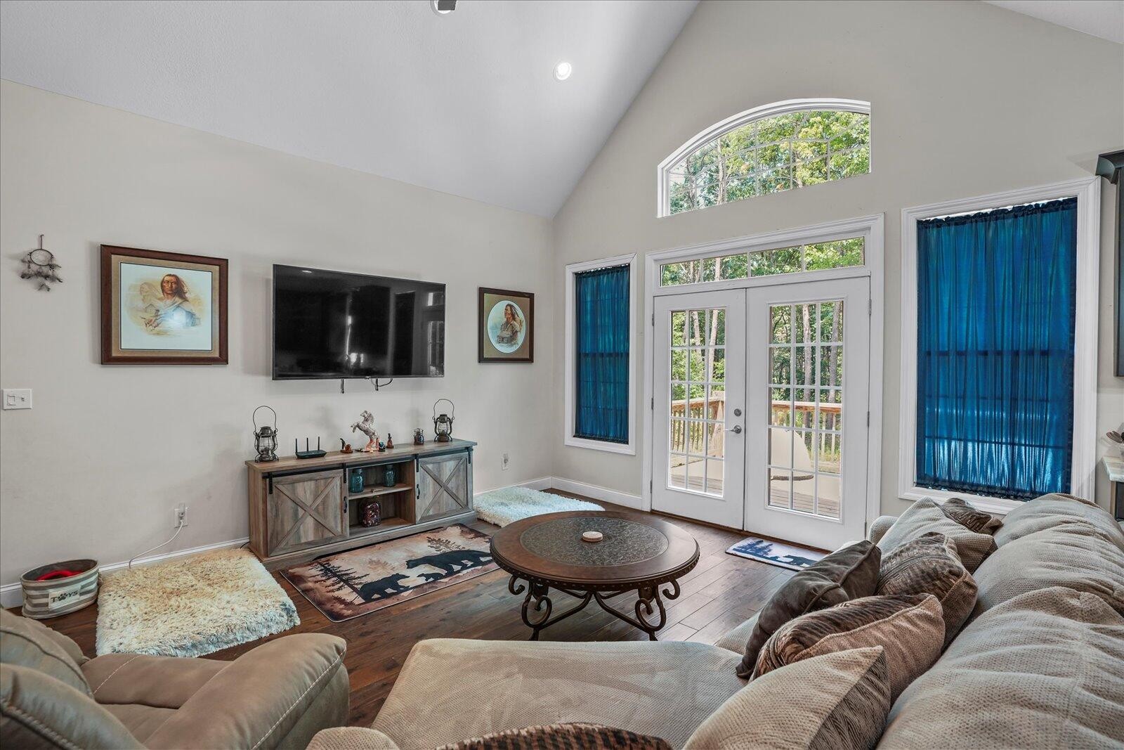 712 Raven Cliff Road