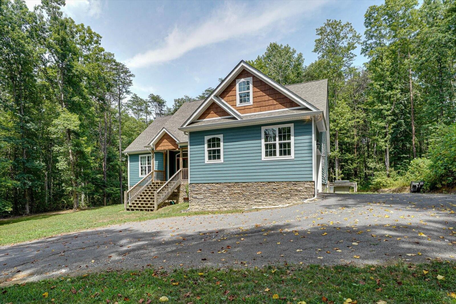 712 Raven Cliff Road