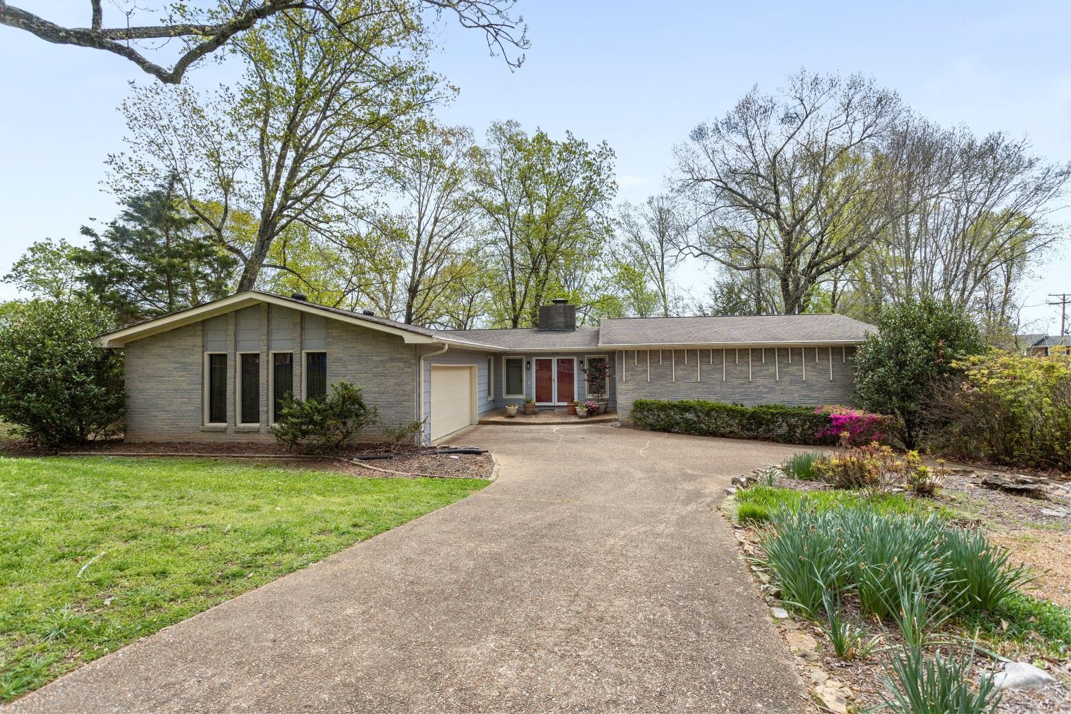 5700 Queen Mary Lane