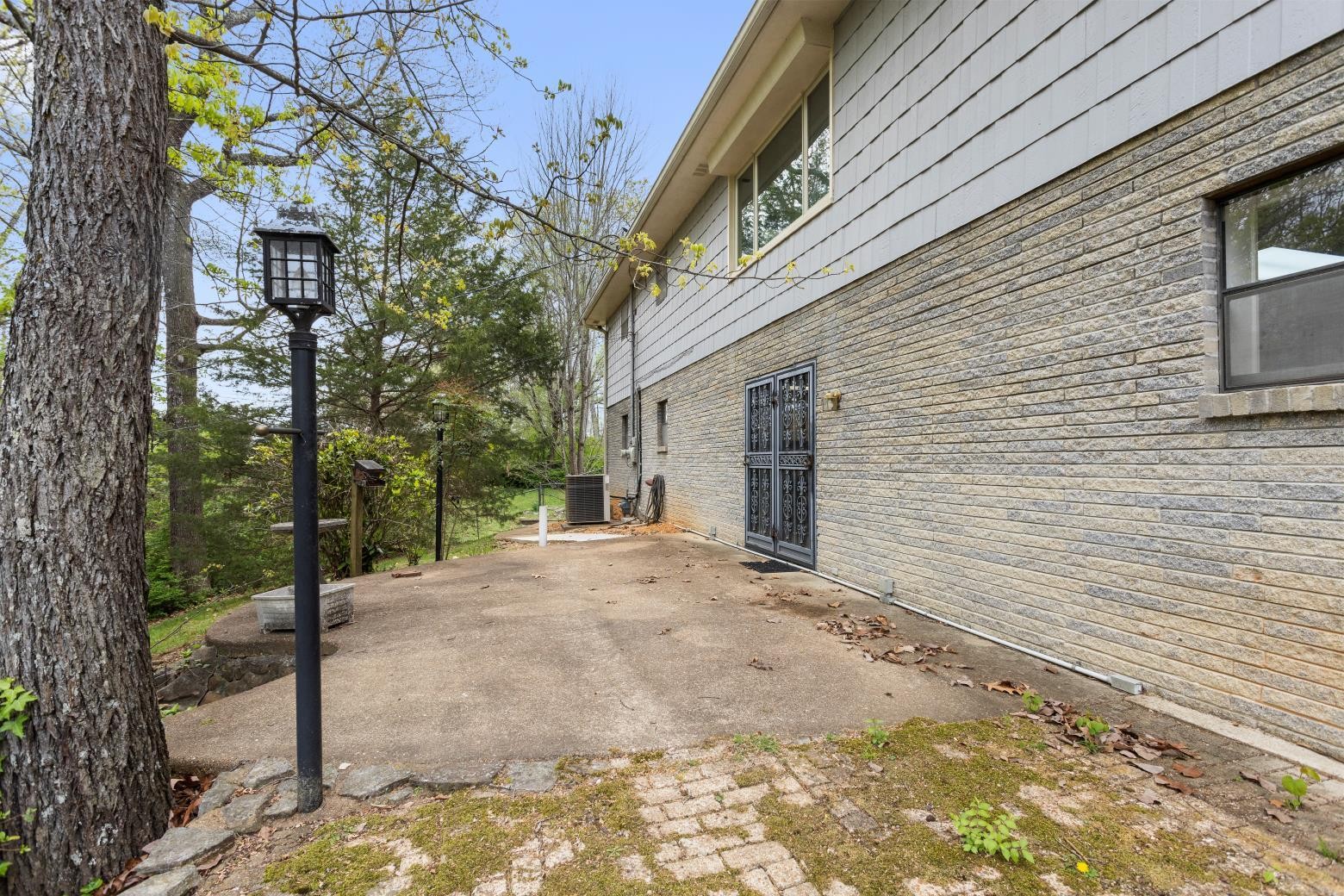 5700 Queen Mary Lane