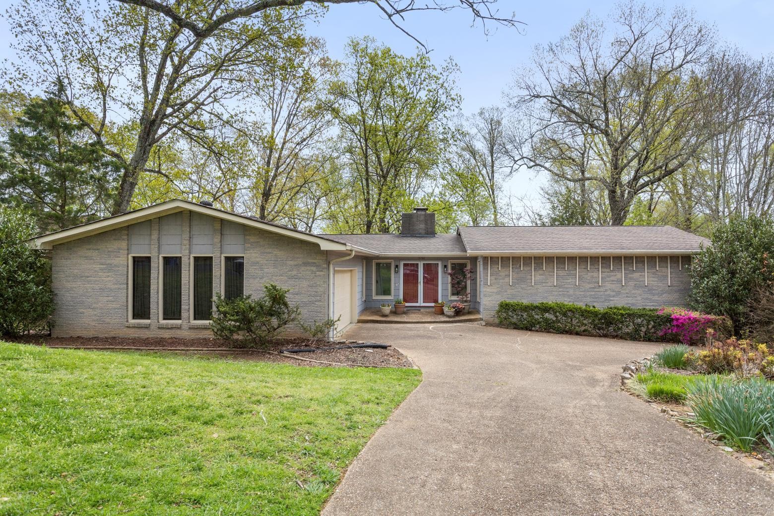 5700 Queen Mary Lane