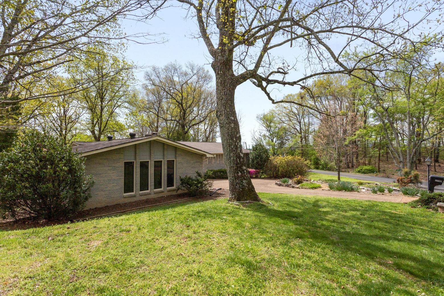 5700 Queen Mary Lane