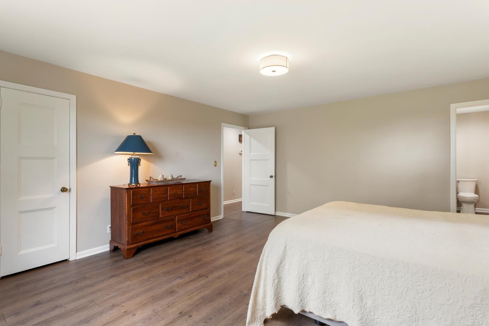 5700 Queen Mary Lane
