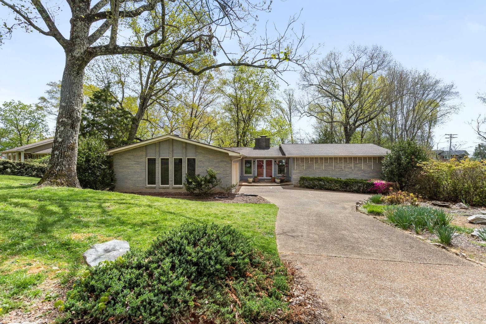 5700 Queen Mary Lane