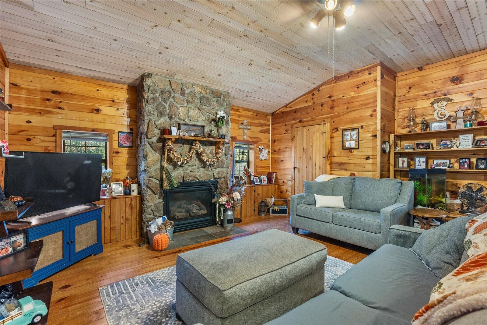607 Holly Drive