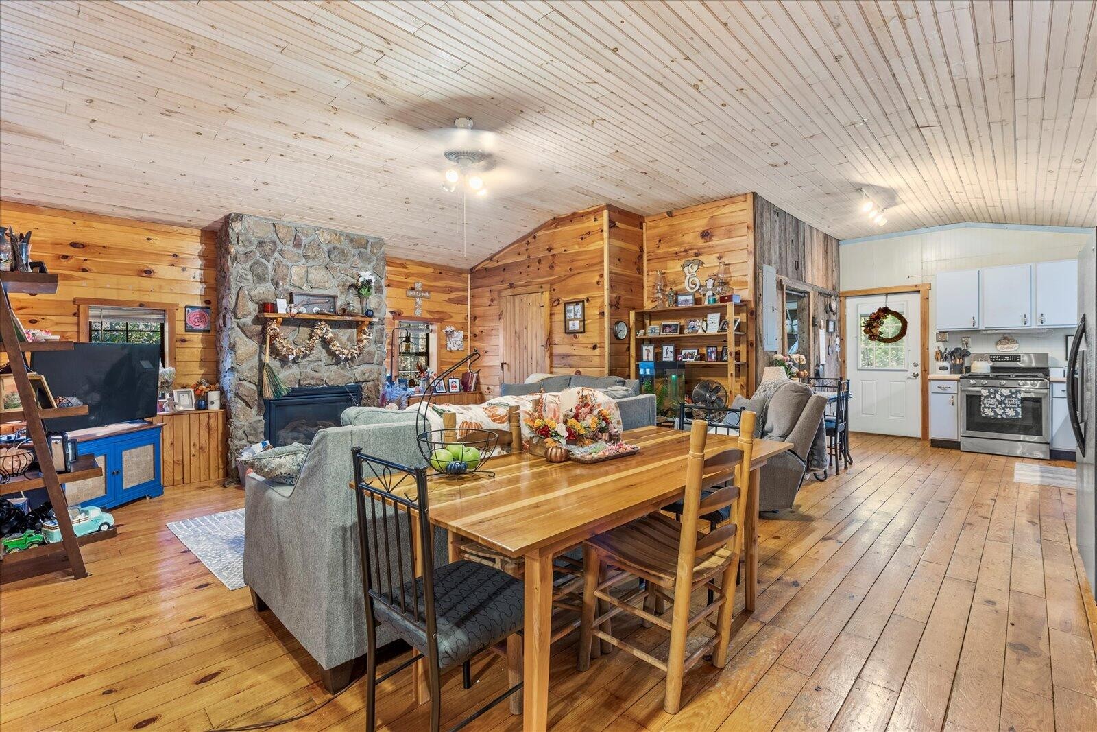 607 Holly Drive