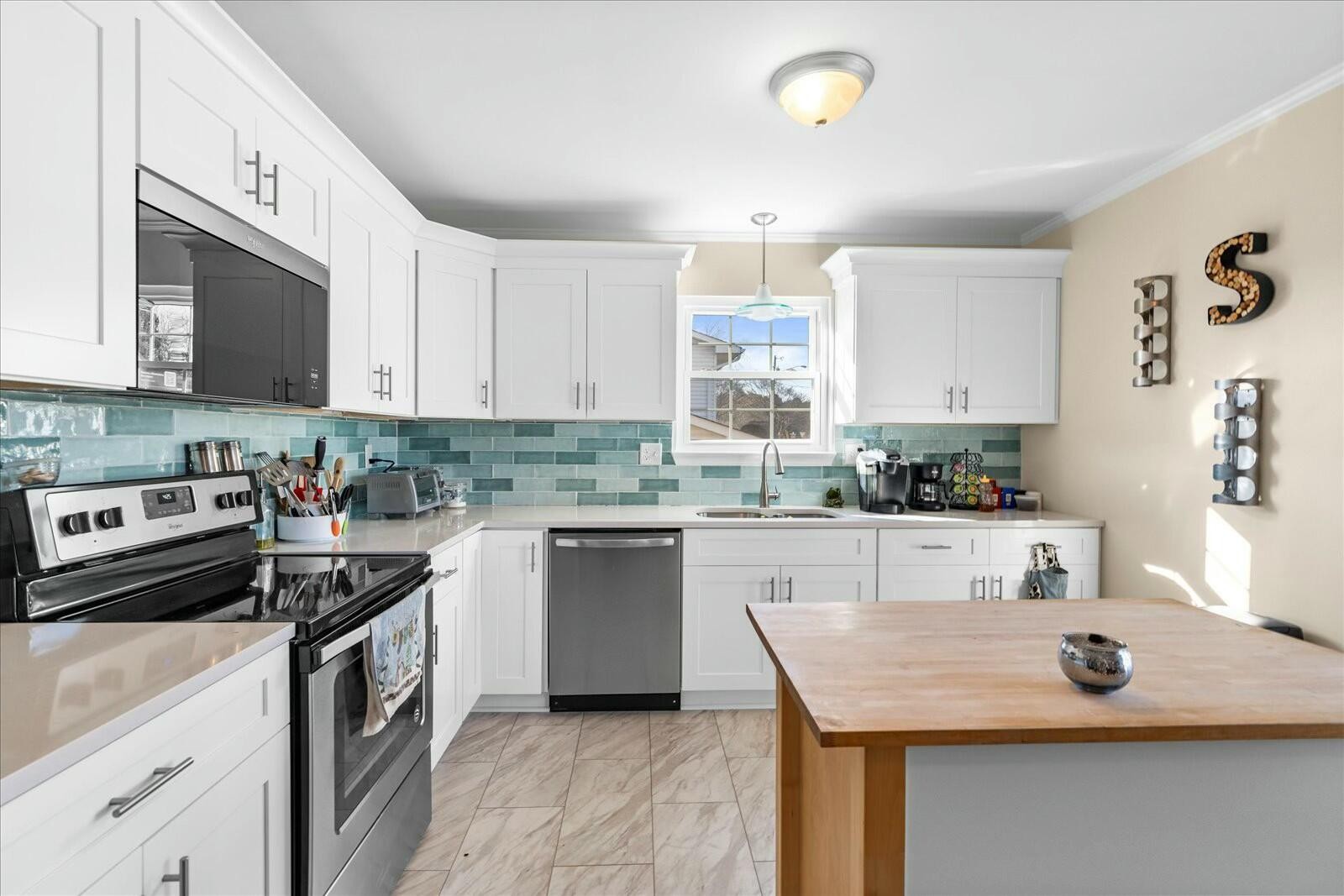 134 NW Leaf Drive