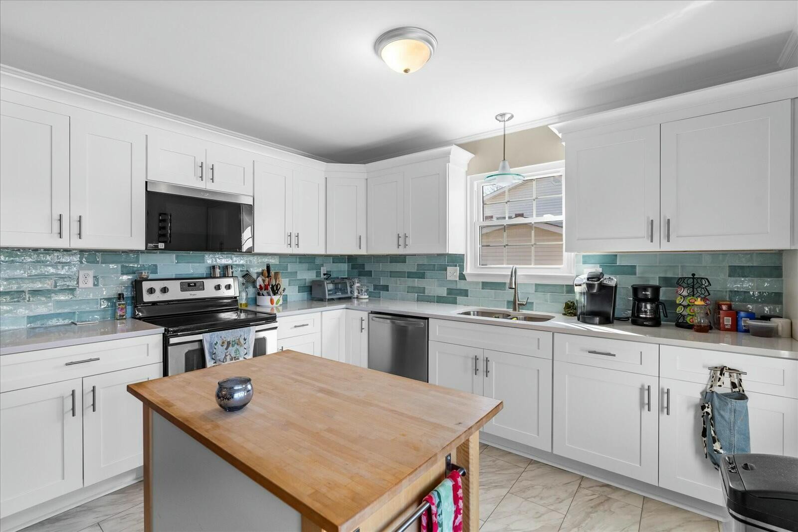 134 NW Leaf Drive