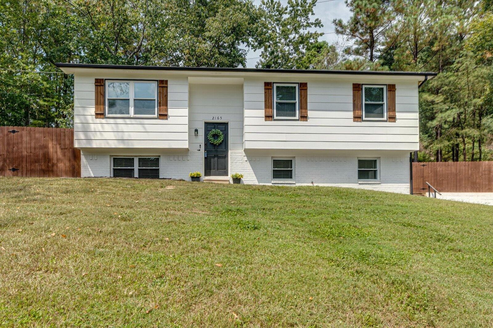 2165 Greendale Drive, NE