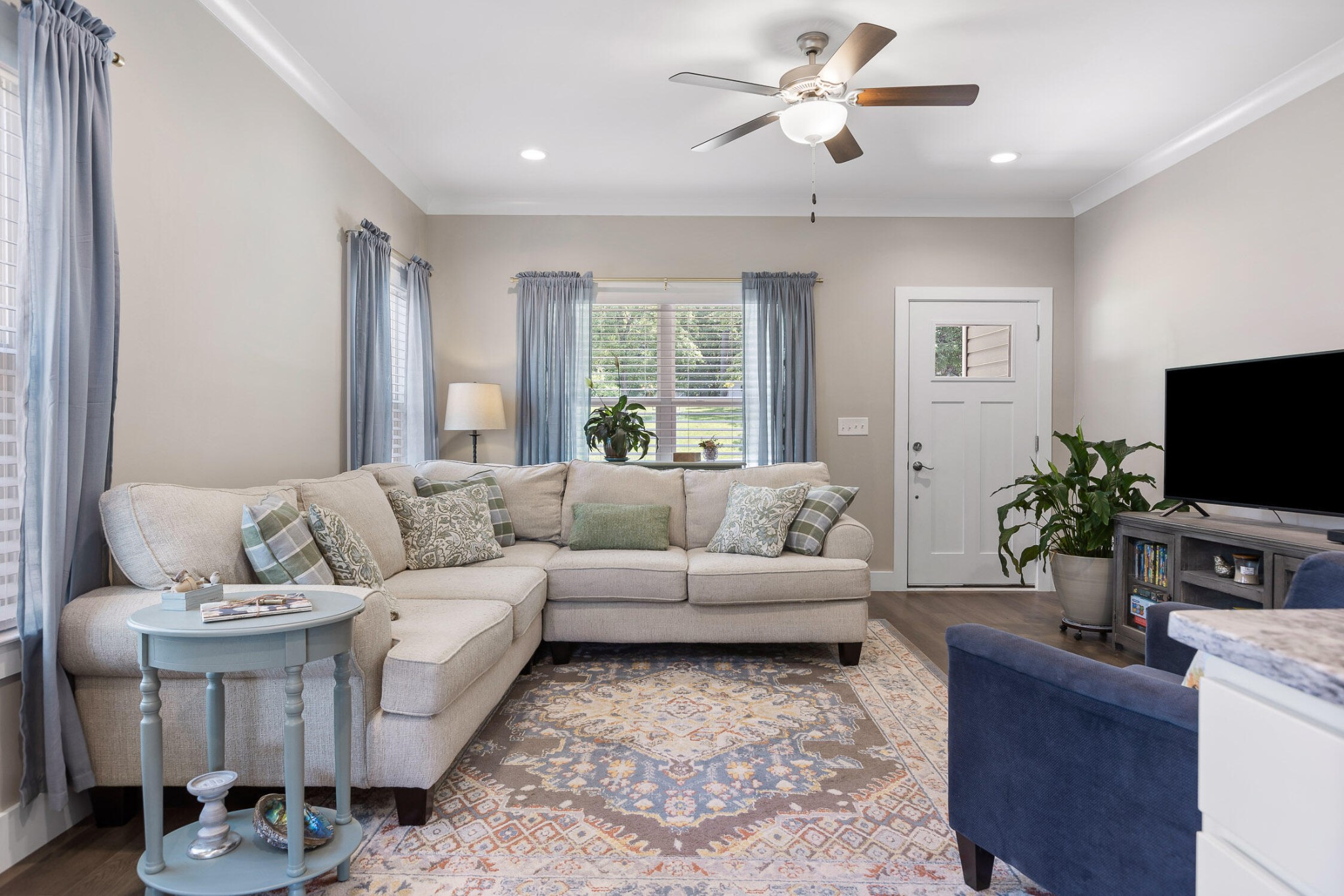 2013 Charles Street, NE