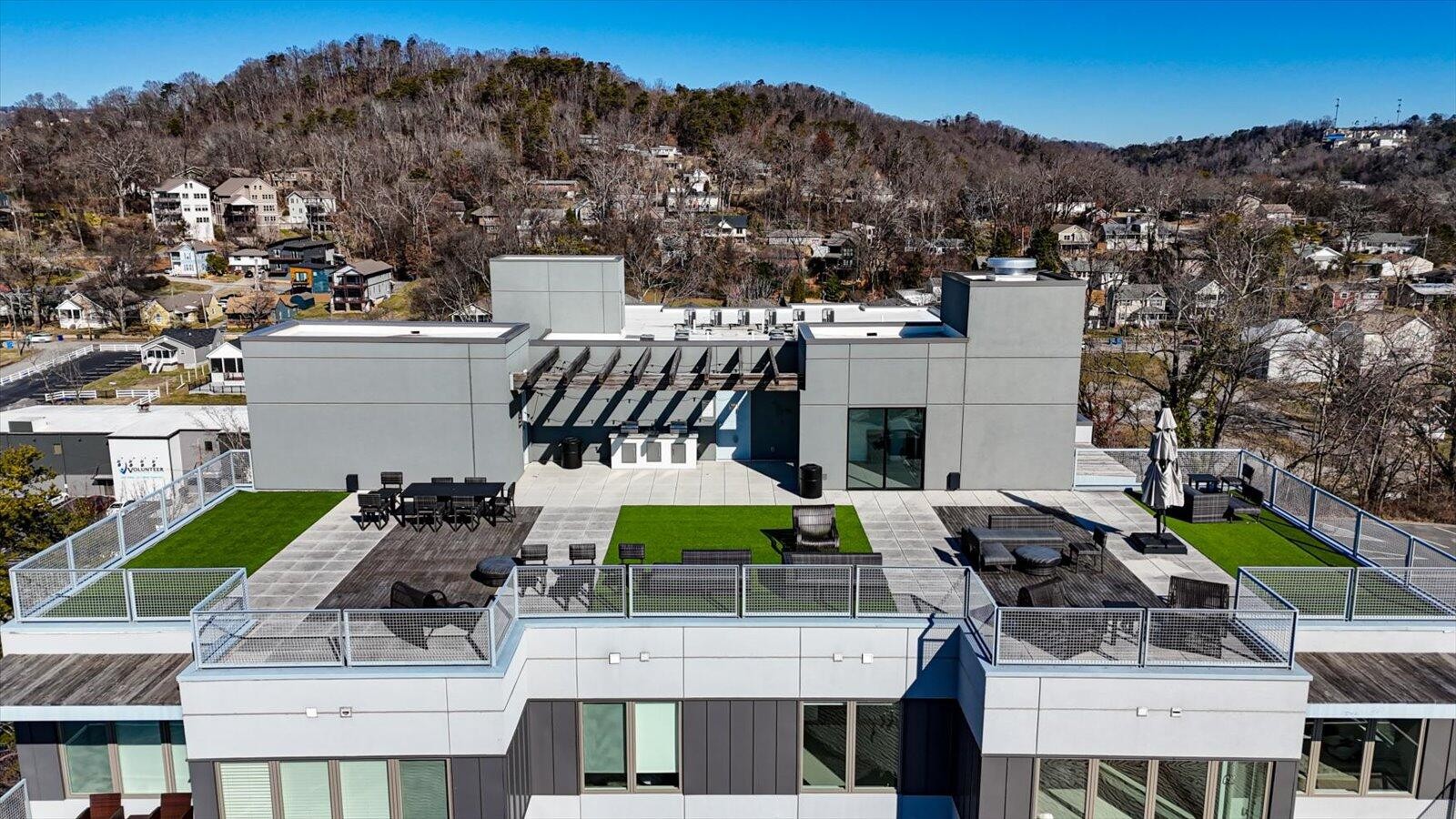 411 Fairpoint Street Unit: 202