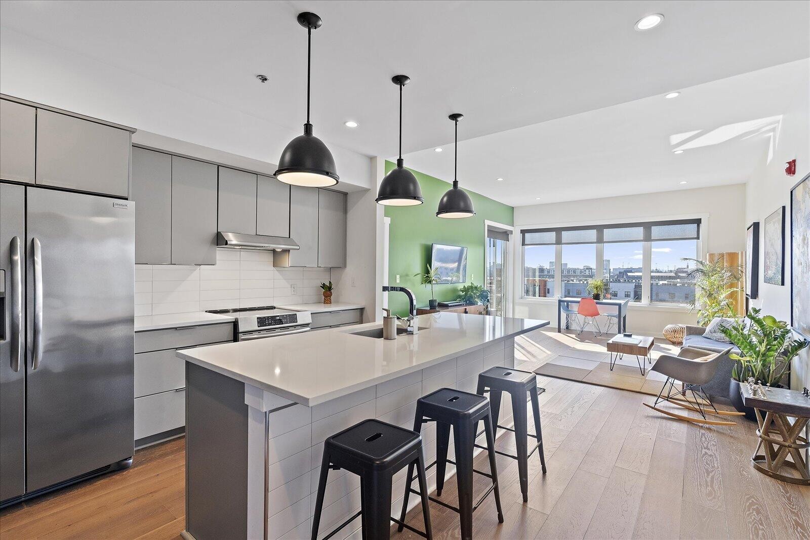 411 Fairpoint Street Unit: 202