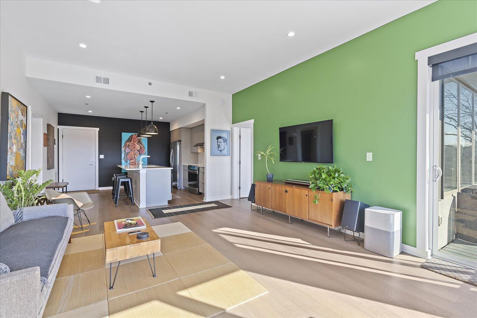 411 Fairpoint Street Unit: 202