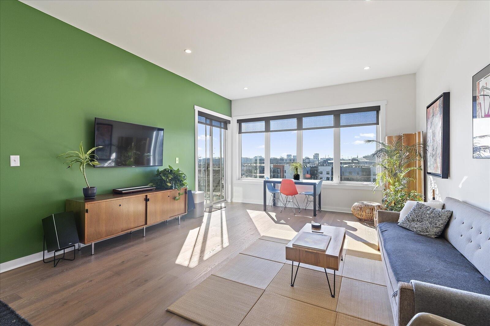 411 Fairpoint Street Unit: 202