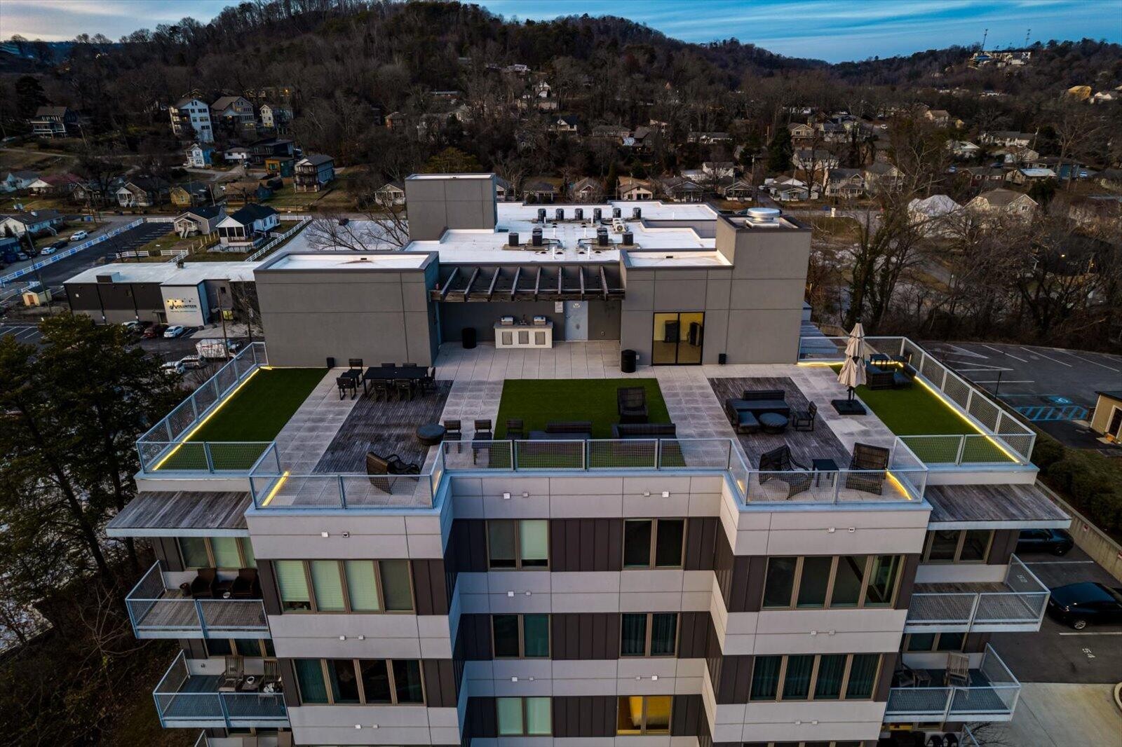 411 Fairpoint Street Unit: 202