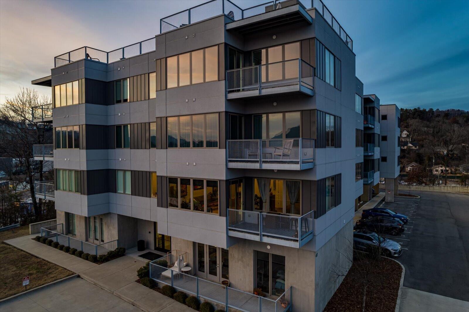 411 Fairpoint Street Unit: 202