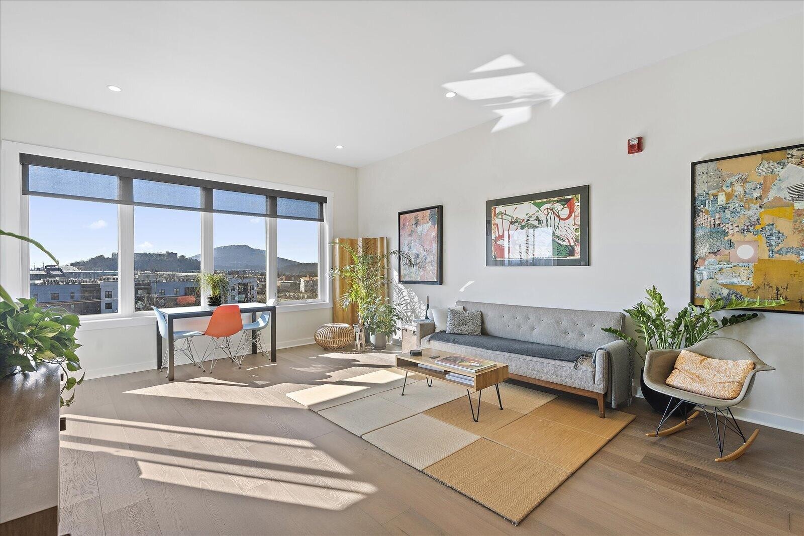 411 Fairpoint Street Unit: 202