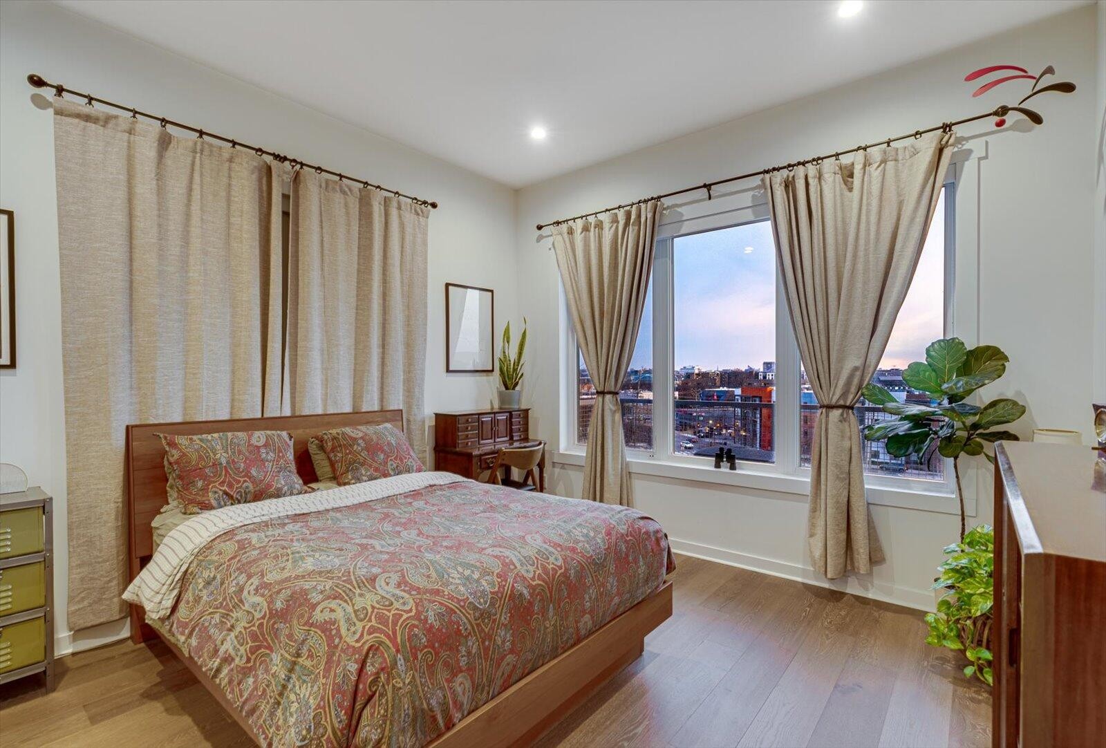 411 Fairpoint Street Unit: 202