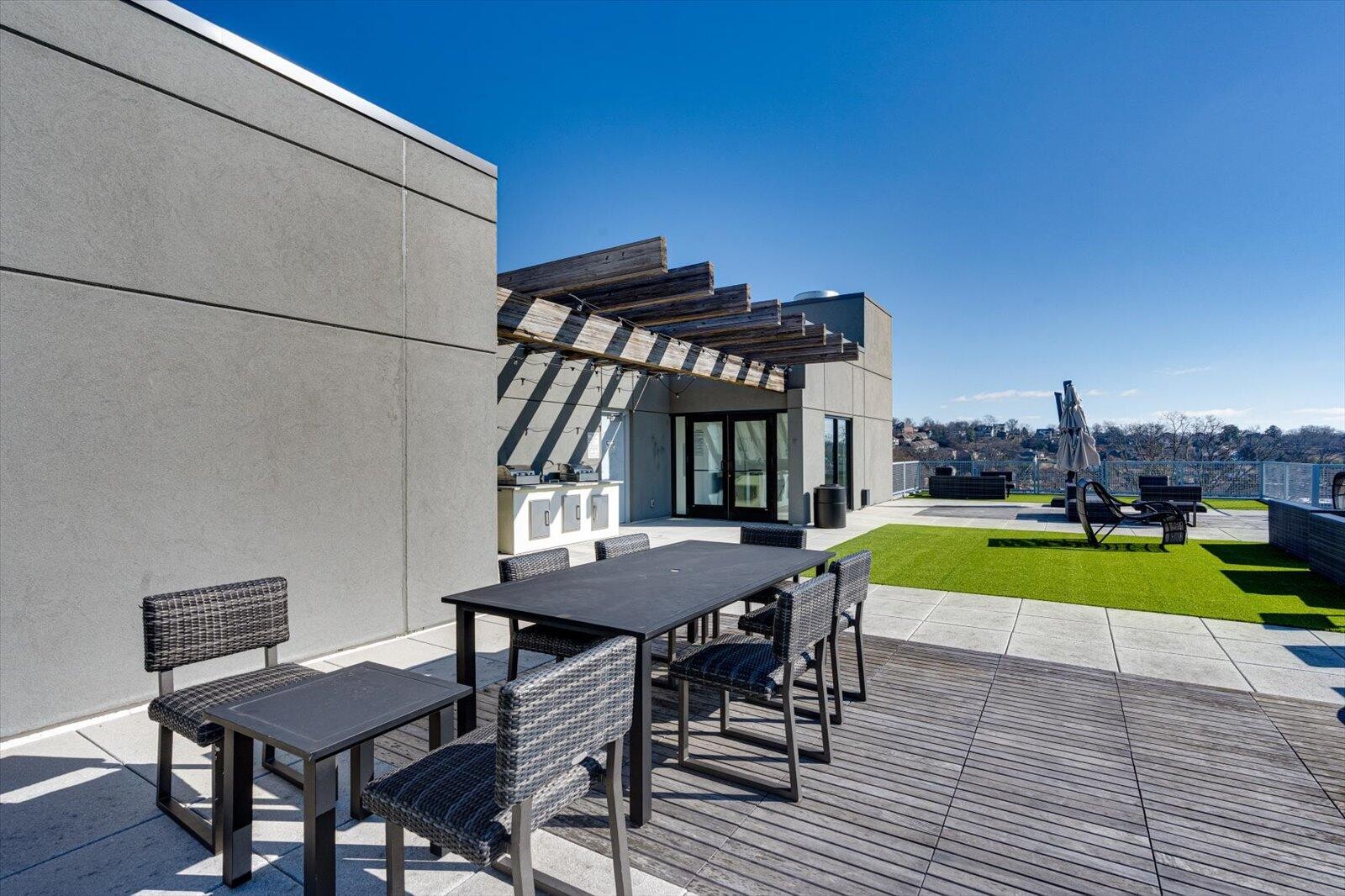 411 Fairpoint Street Unit: 202