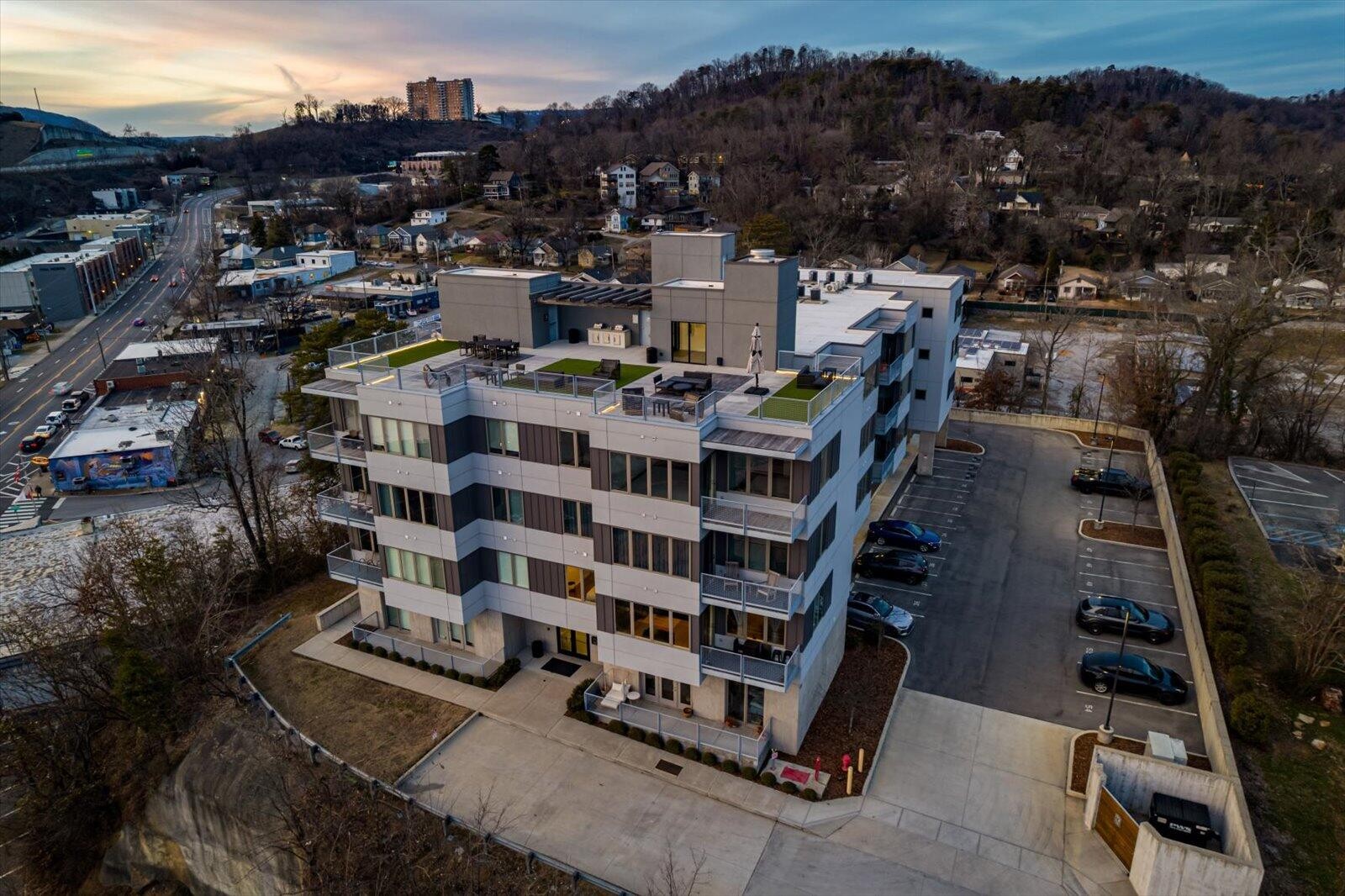 411 Fairpoint Street Unit: 202